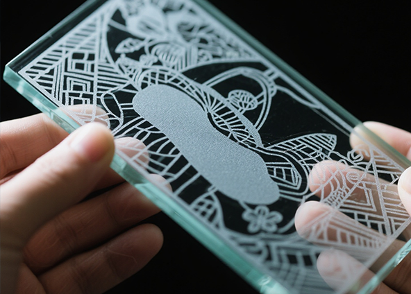 Ce controler laser ar trebui să aleg pentru sticla gravată cu laser?