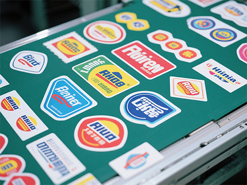 Ce fel de controler laser poate fi folosit pentru tăierea cu laser autoadeziv