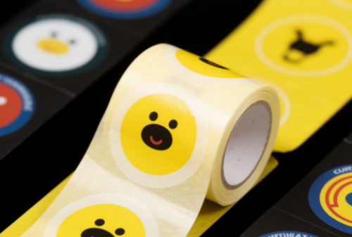 Revoluționați-vă fluxul de lucru cu etichetele adezive folosind sistemul avansat de control cu ​​laser